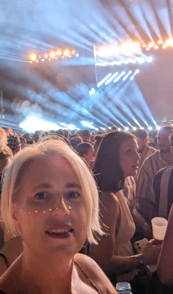 Emma Thorne Lees Sober Socials dancing without alcohol at David Guetta

